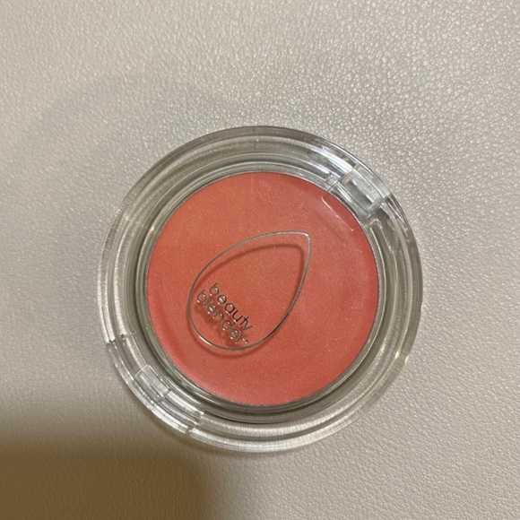 Beautyblender Bounce™ Liquid Whip Cream Blush - Playful Peach - Picture 3 of 4